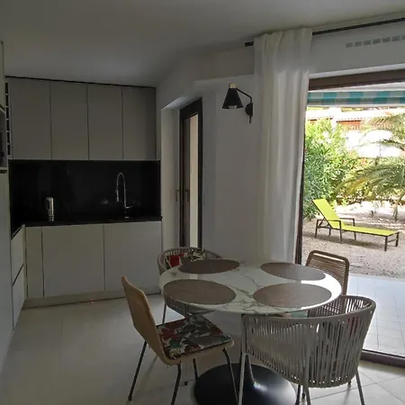 Le Palmier, Jardin Privatif, 200m, Classe 3 Etoiles, Wifi, Garage,renove En 2024 * Cavalaire-sur-Mer
